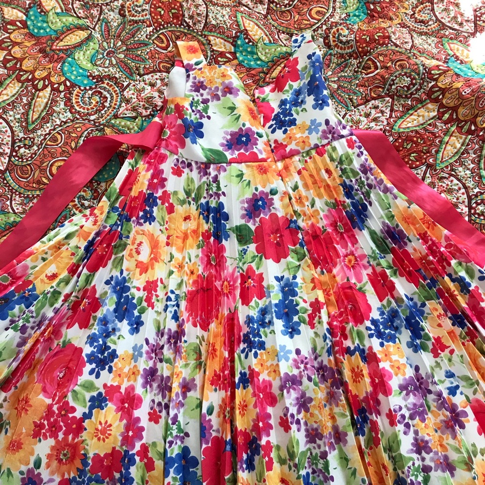 Dresses - Picture 3 of 5